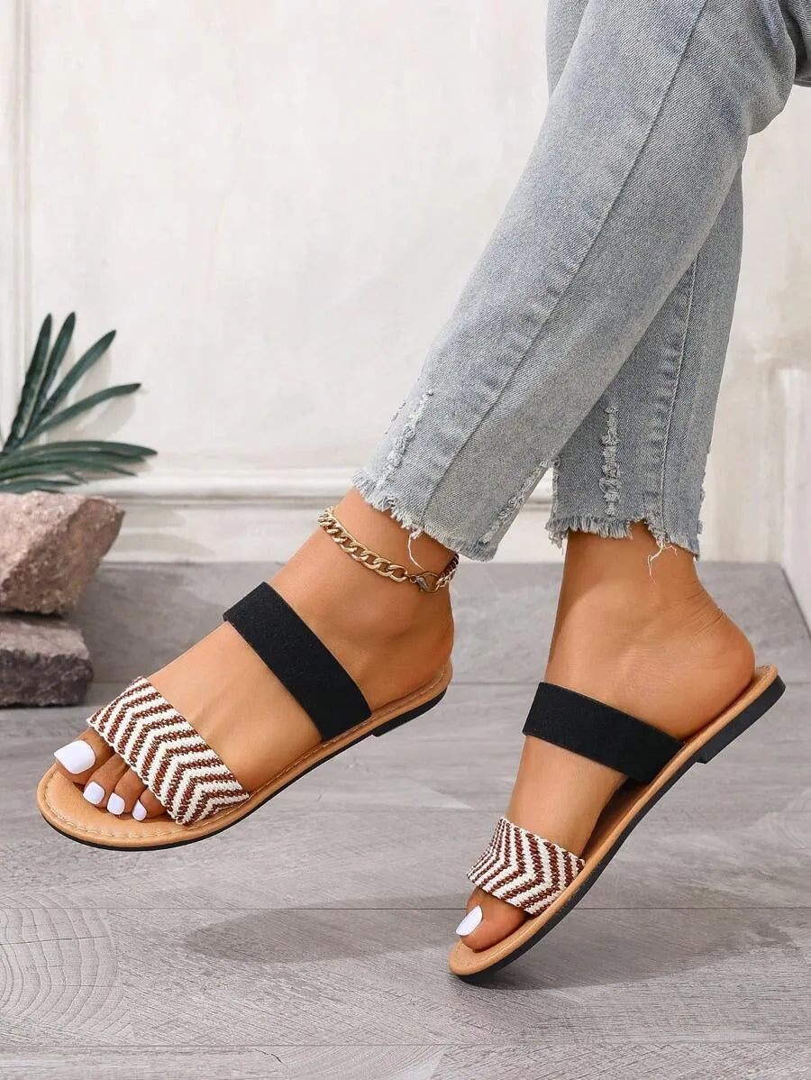 New Spring/Summer luxury women's H-strap sandals, stylish and casual Roman-style sandals, recommended by fashion bloggers. French-inspired elegant flat sandals, glittery chunky-heeled wedge sandals, and beach sandals.