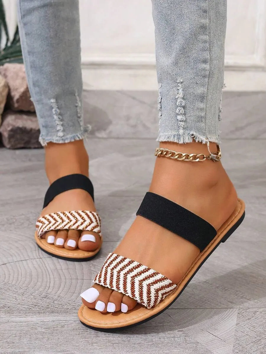 New Spring/Summer luxury women's H-strap sandals, stylish and casual Roman-style sandals, recommended by fashion bloggers. French-inspired elegant flat sandals, glittery chunky-heeled wedge sandals, and beach sandals.